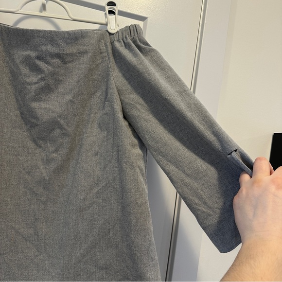 Aritzia Babaton Malik Blouse Top Grey Off The Shoulder Size Small Women’s - Picture 9 of 14
